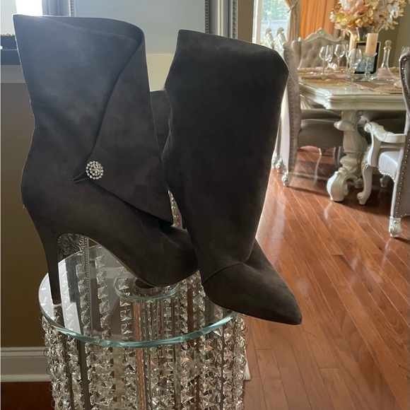 Must have sexy bootie - Picture 2 of 2